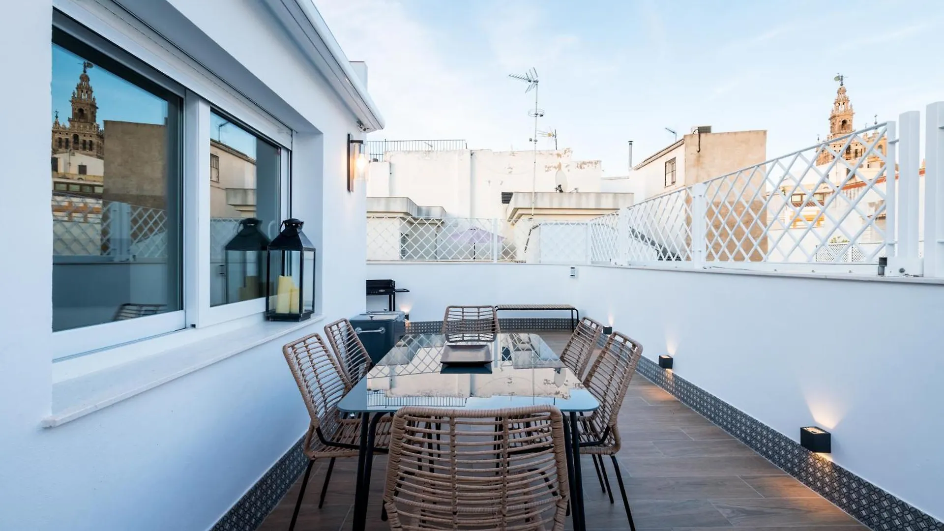 Duplex De Lujo Junto A La Catedral Terraza Privada Con Vistas A La Giralda Apartment Seville Spain