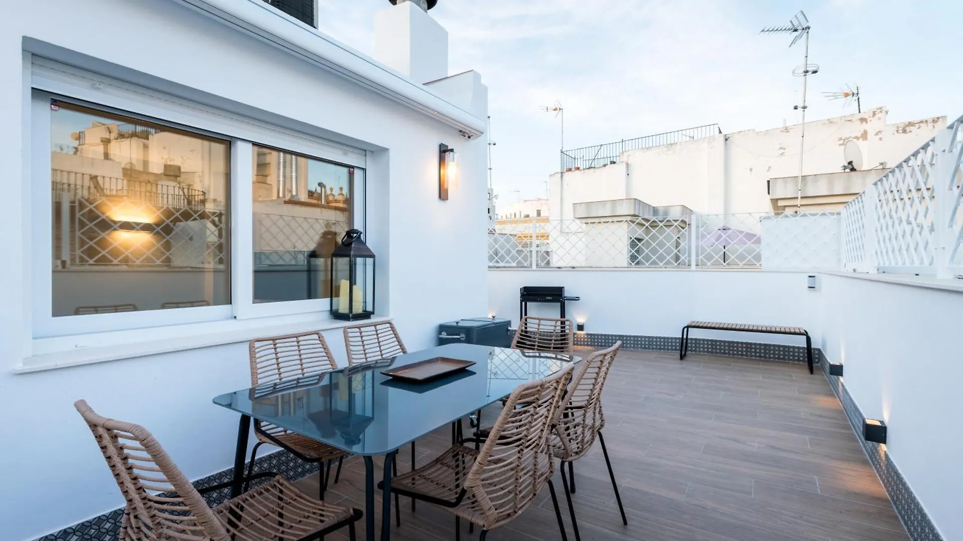 Duplex De Lujo Junto A La Catedral Terraza Privada Con Vistas A La Giralda Apartment Seville 0*,  Spain